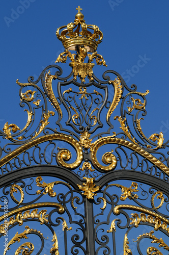ancient gate with gold © Bertold Werkmann