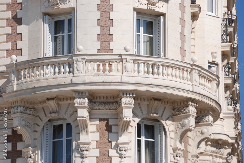 Naklejka premium façade de caractere