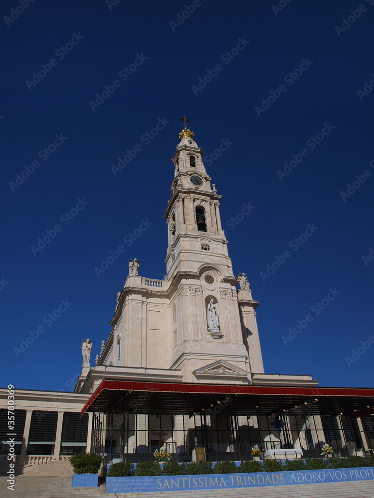 Fototapeta premium Basilica of Our Lady of the Rosary of Fatima in Portugal