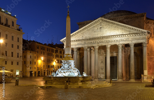 Piazza della Rotonda, Pantheon, Roma photo