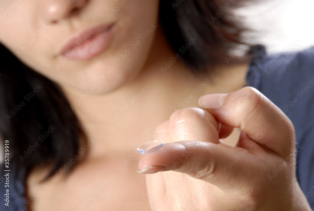 femme lentille de contact femme lentille de contact