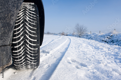 Snow tyre on track © picsxl
