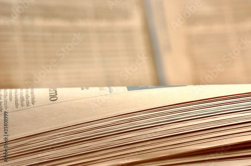 Konstfotografi Newspaper open for reading