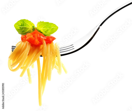 spaghetti con salsa di pomodoro e basilico photo