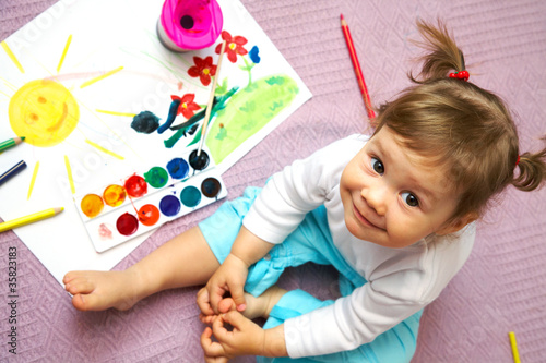Obraz na płótnie Kids painting w salonie