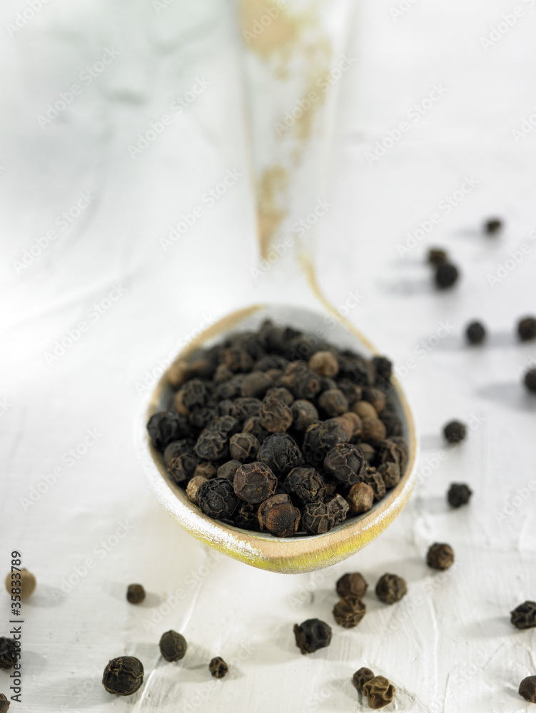 Cuillérée de poivre noir Cuillérée de poivre noir