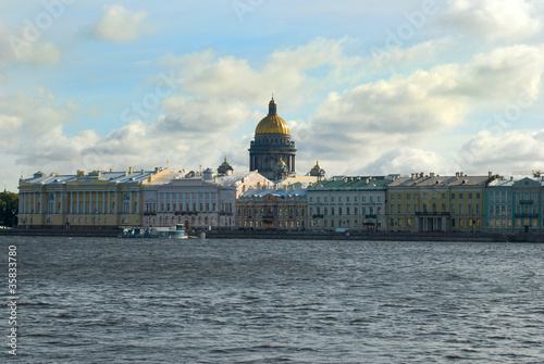 Neva river and St Isaac's Cathedral © Aleksandr Ugorenkov