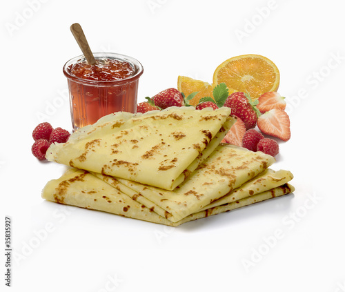 Fototapeta Naklejka Na Ścianę i Meble -  Crêpes et gelée de fruits