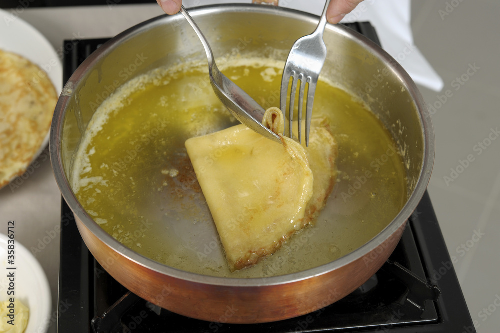 Préparer des crêpes suzette Préparer des crêpes suzette
