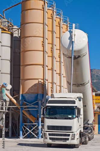 silos photo