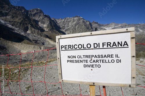 pericolo di frana photo