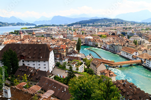 Papier peint Luzern City Vue des remparts avec la rivière Reuss, Suisse