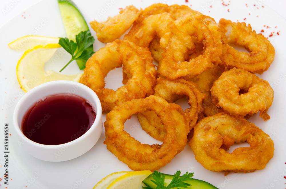 Fried calamari rings served with sauce Fried calamari rings served with sauce