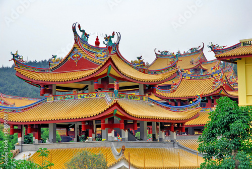Xiamen Tianzhuyan temple roof harmony