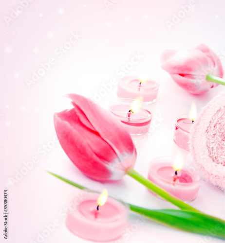 Spa candle with pink tulip flowers
