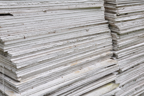 Stacking of gypsum sheets