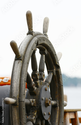 Obraz na płótnie old wooden ship rudder w salonie