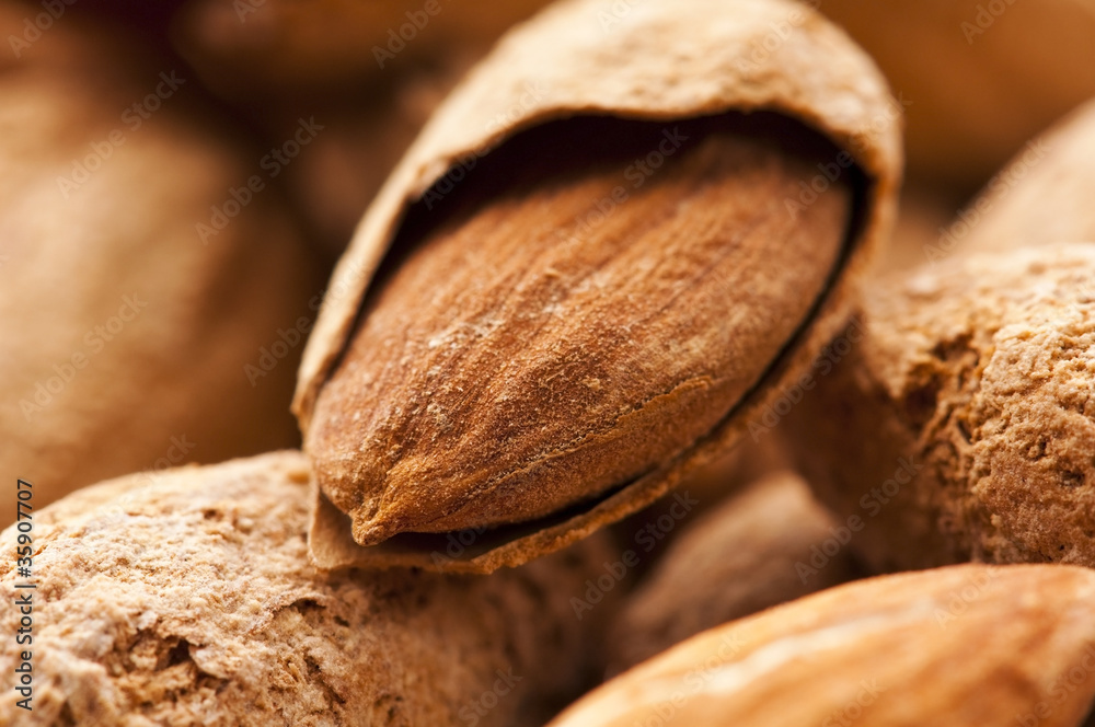 Obraz premium Sweet almonds with kernel