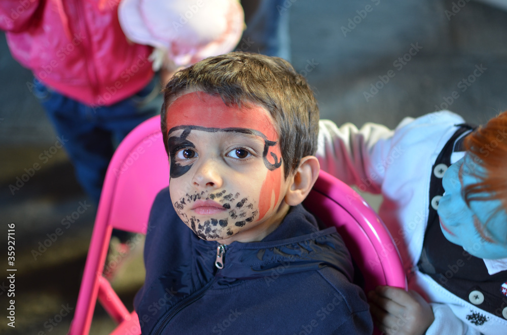 Fototapeta premium bambino con trucco