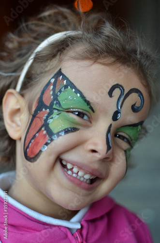 bambina con trucco