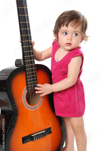 Gitarla oynayan bebek 4
