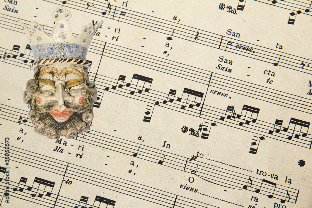 Fototapeta premium Spartito musicale con maschera di re matto