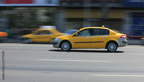 Yellow cab © Provisualstock.com