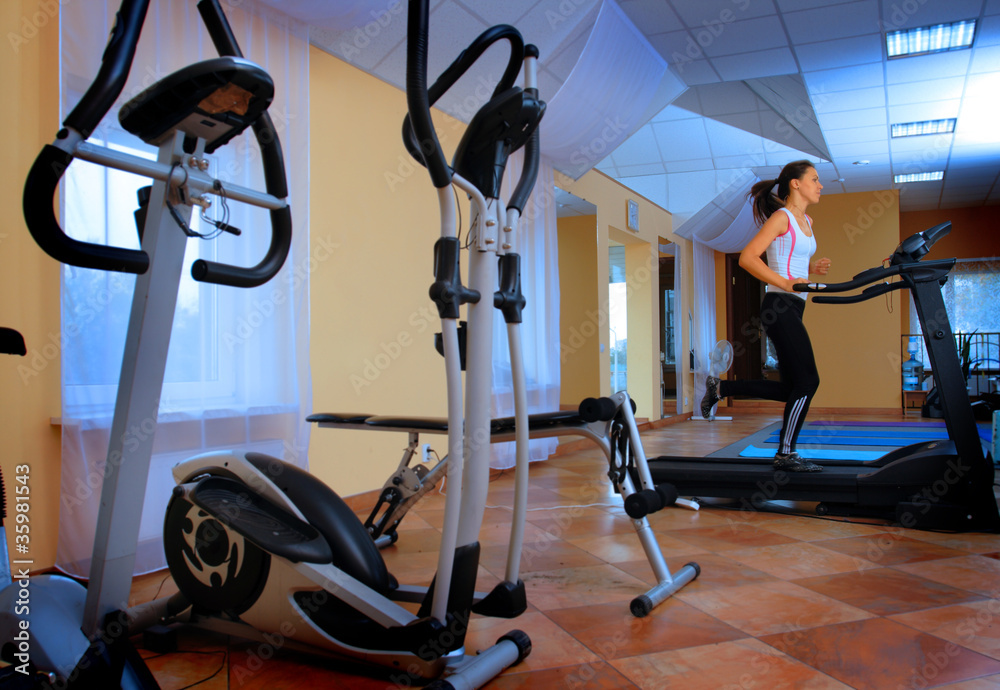 Obraz premium Young women in the fitness center