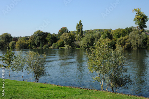 la Seine entre Meulan et Les Mureaux photo