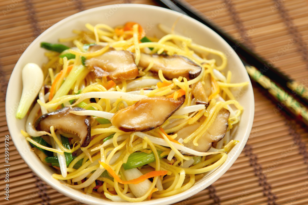 Stir fried Noodle with mushroom