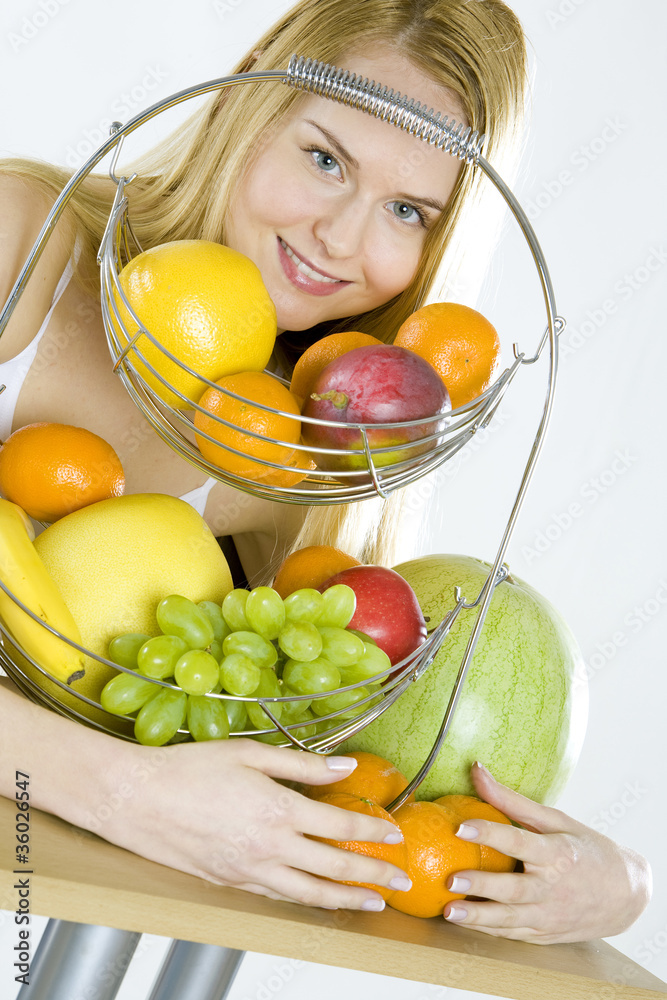 Obraz premium woman during breakfast with fruit