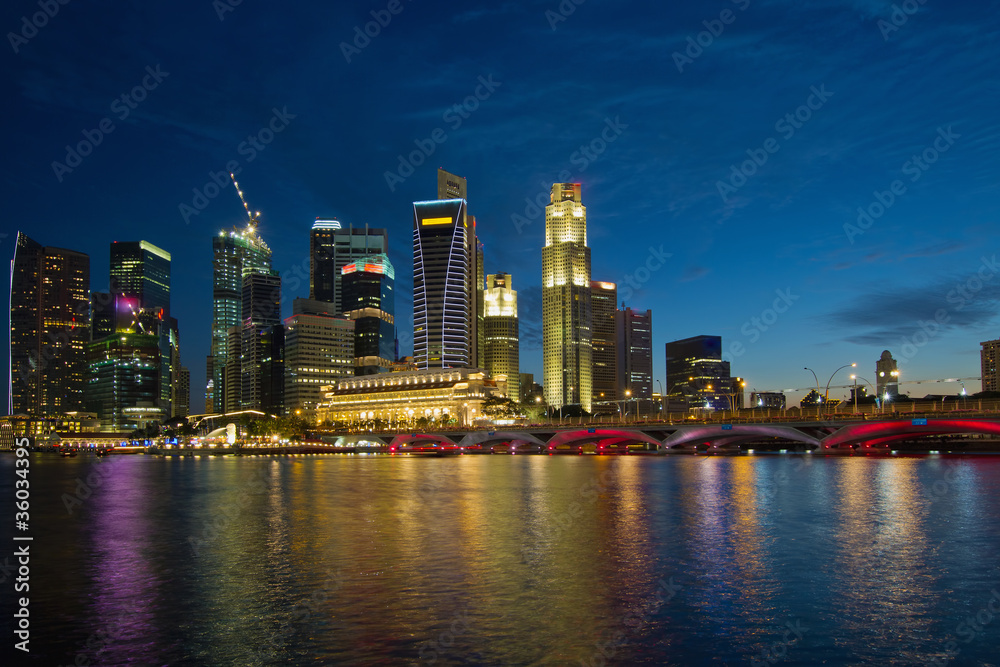 Obraz premium Singapore River Waterfront Skyline at Blue Hour