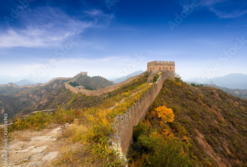 the great wall of china in autumn