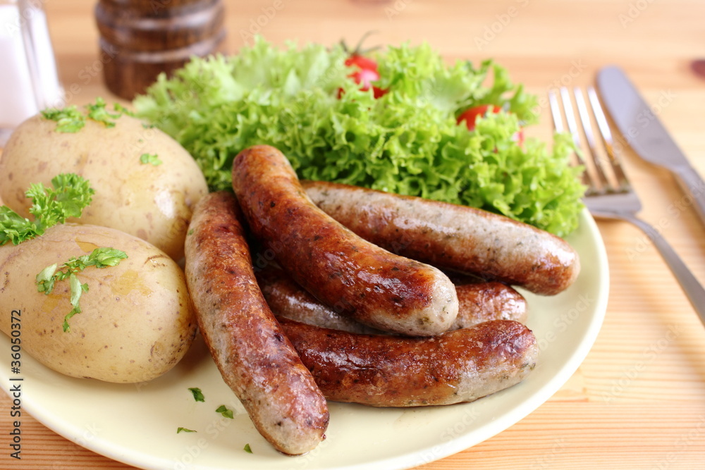 Nürnberger Rostbratwürste mit Kartoffeln