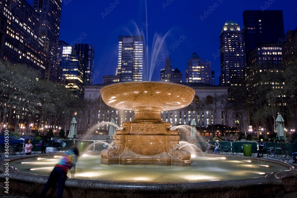 Fototapeta premium Bryant park at night