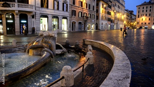 Piazza di Spagna e Via Condotti, Roma photo