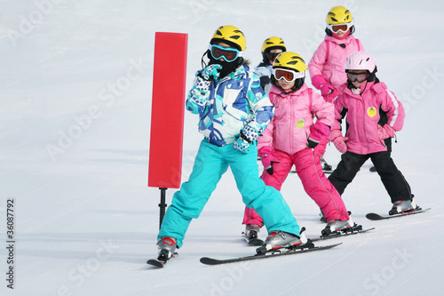 girls on the ski