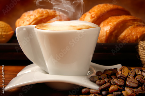 Fototapeta Caffè macchiato con paste fresche