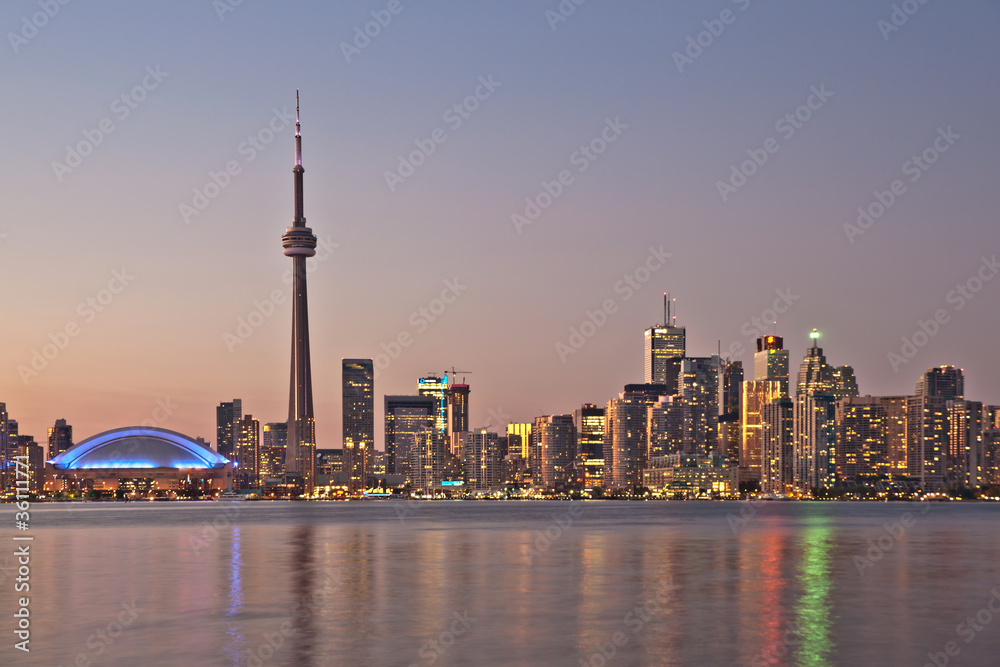 Fotografia Toronto night skyline CN Tower downtown skyscrapers sunset Canad  su EuroPosters.it