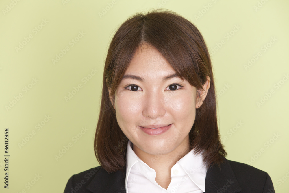 若いビジネスウーマン 若いビジネスウーマン