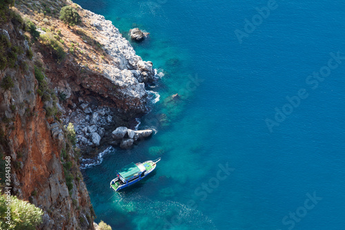 Diving ship at blue sea mountain beach bay © ia_64