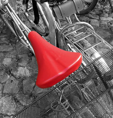 Papier peint photo Rouge, noir, blanc Selle de vélo rouge vintage  © Ingrid Hoffmann