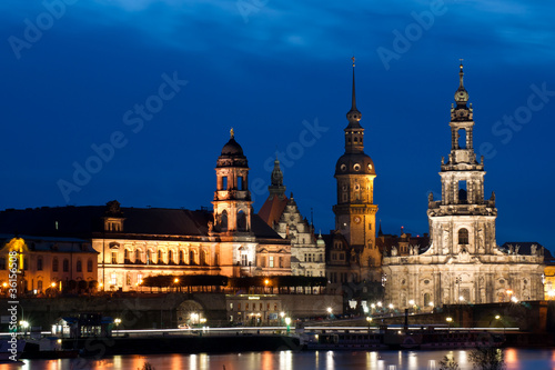 Fototapeta Naklejka Na Ścianę i Meble -  The historic city of Dresden at sunset