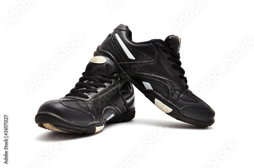 black athletic shoes