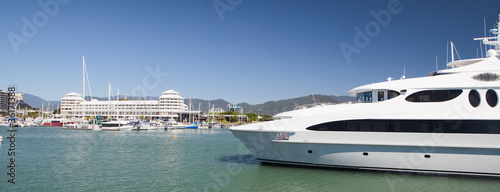 Canvas Print yacht in harbor Cairns