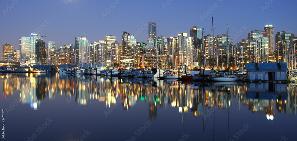 Naklejka premium Vancouver evening cityscape