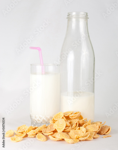 Milk and cornflakes