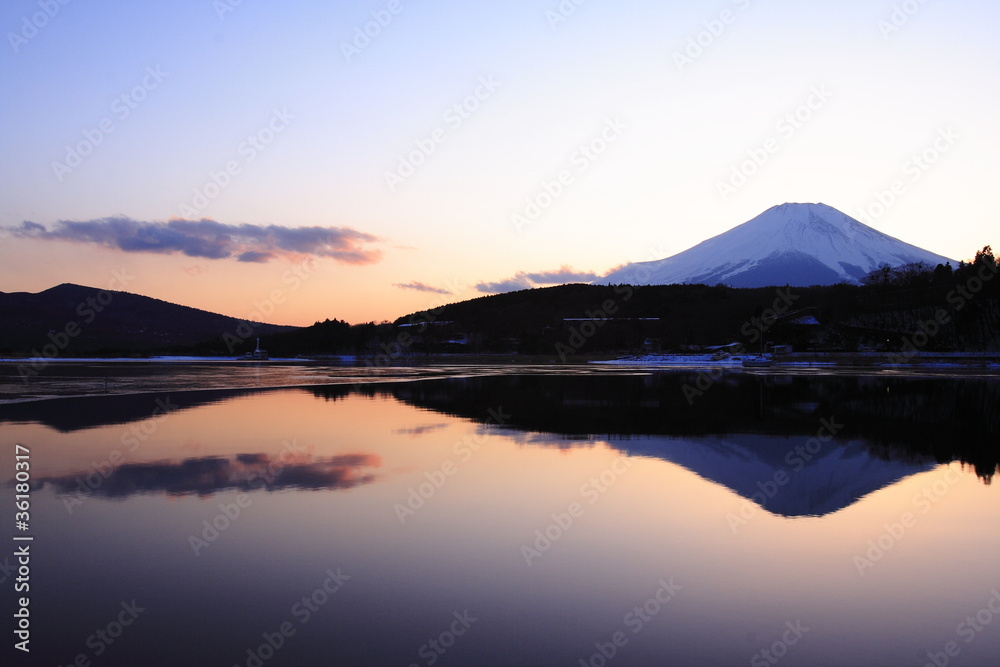 Twilight mount-Fuji at lake Yamanakako