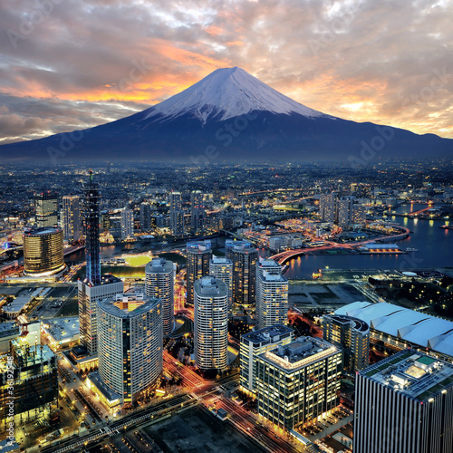 Canvas Print Surreal view of Yokohama city and Mt. Fuji