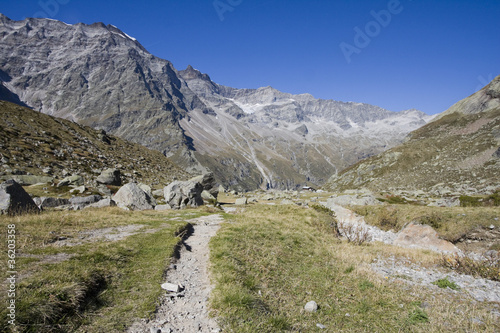 panorama sulle alpi in piemonte